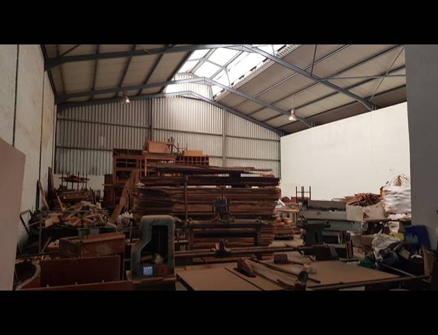 450M² FACTORY TO LET IN TRIANGLE FARM